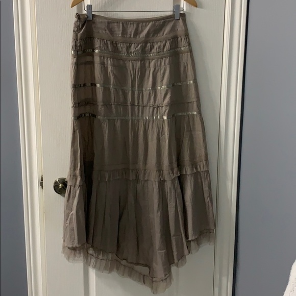 Hi lo skirt with tulle layer peeking through. - Picture 2 of 5